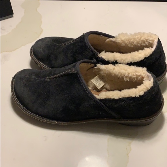 Ugg flats - Picture 2 of 7